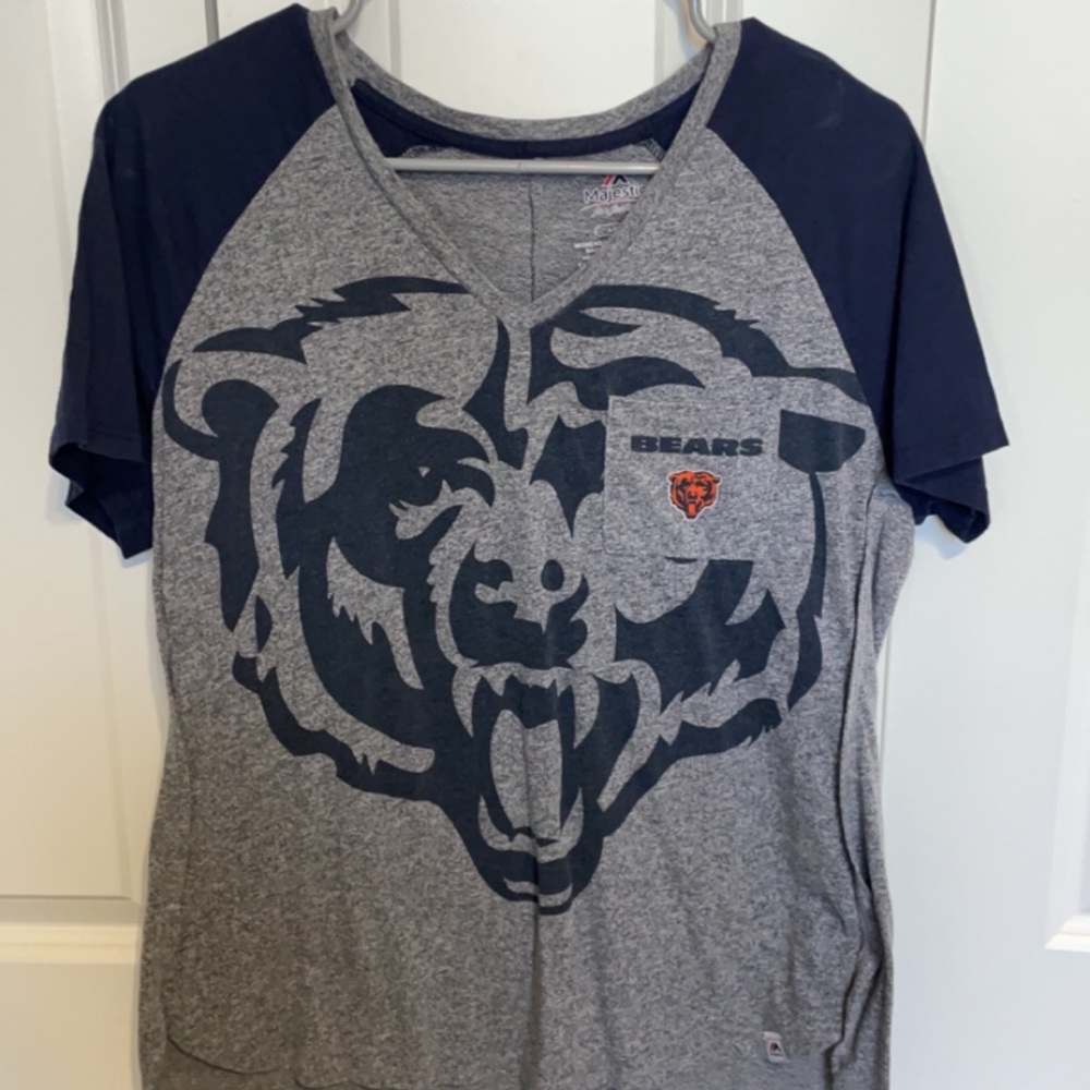 Chicago Bears tee with a pocket.